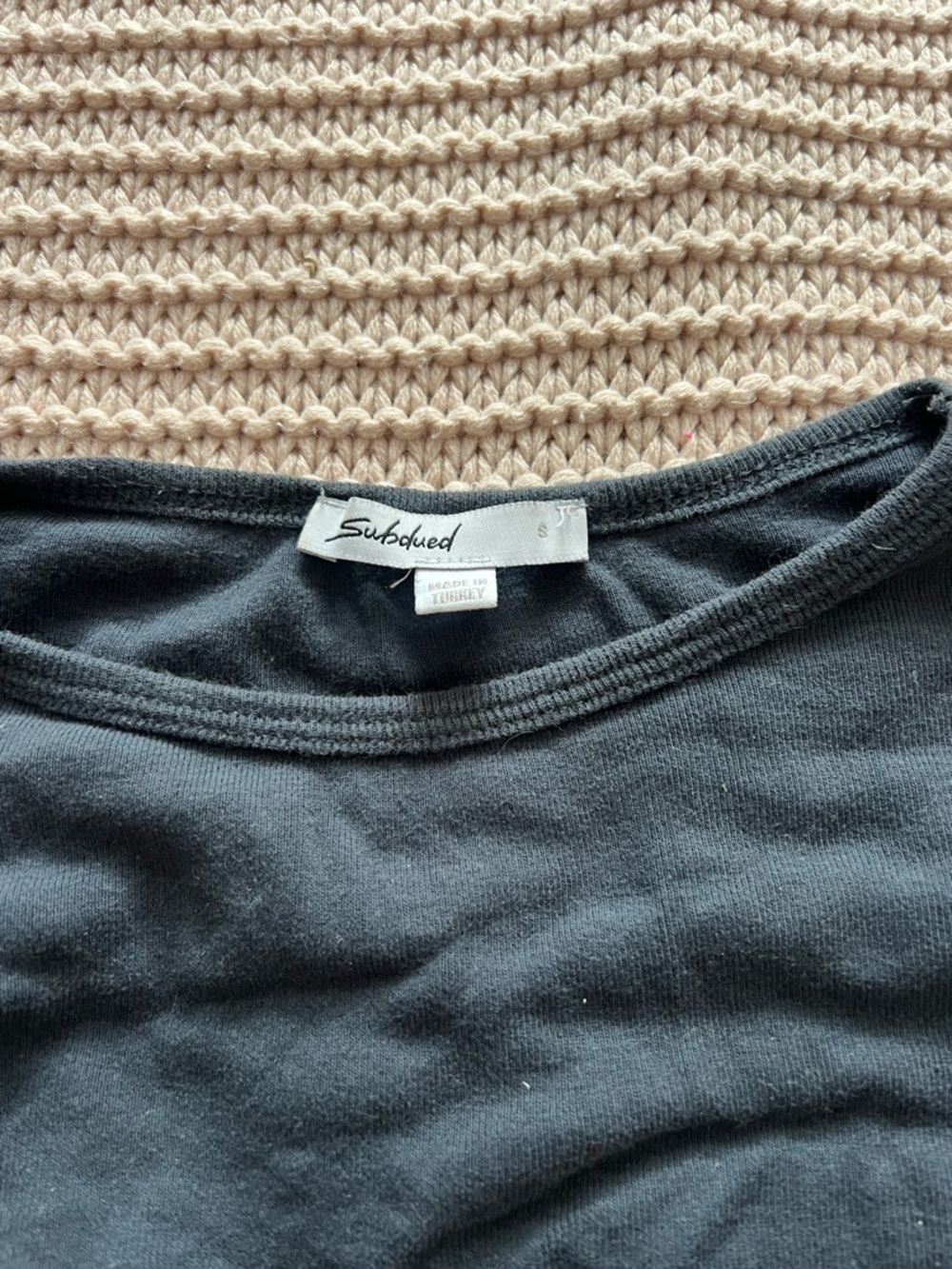 subdued basic longsleeve - Picture 2 of 2
